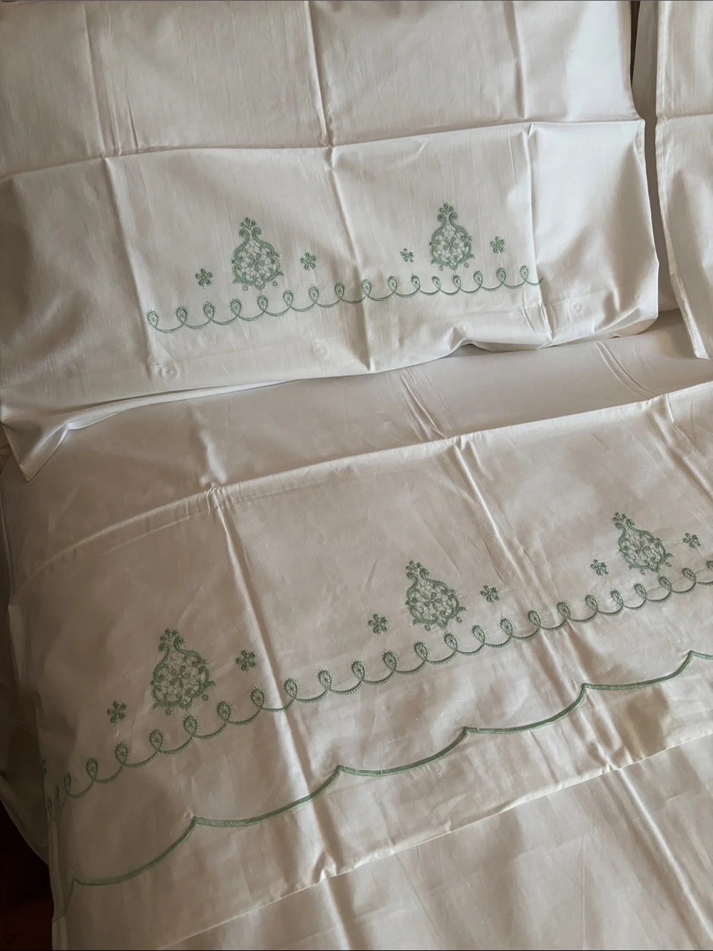 Vintage,NEW, Embroidered Cotton Top Sheet w/ 2 Pillowcases with Green Accents